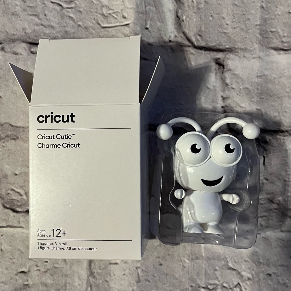 🌺Cricut Cutie Rare White 3 Inch Tall Figurine NEW In Box * Fast Shipping*.